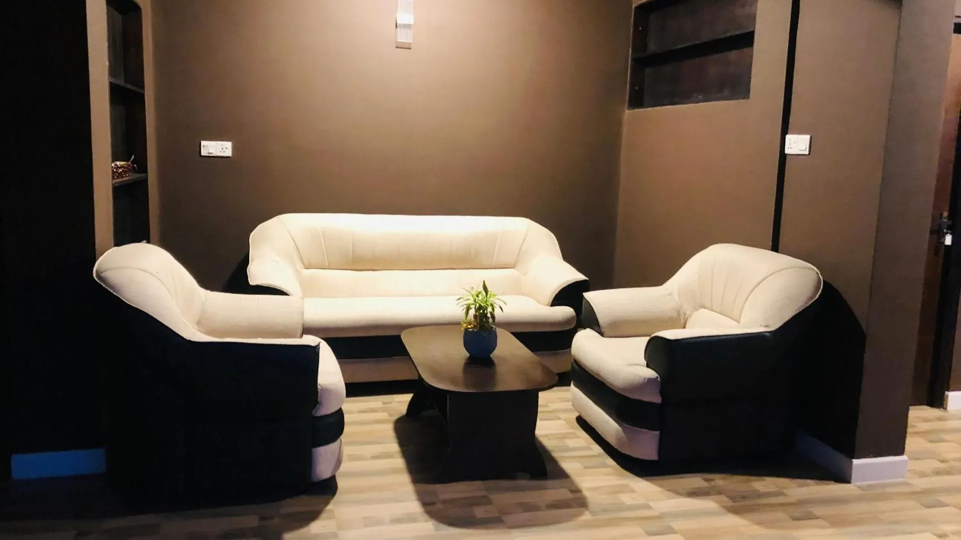R21 Nuwara Eliya Hotel
